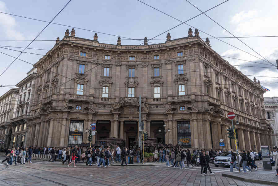 Italia - Milán 056 - palacio de Correos.jpg